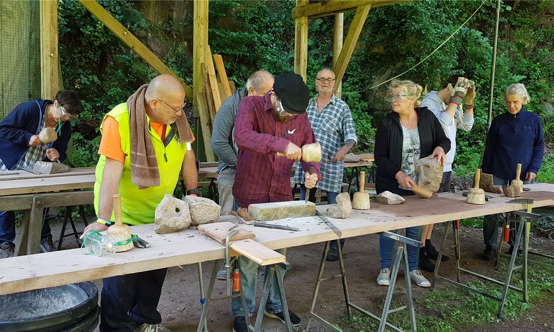 Obdachlose betätigen sich kreativ.privat