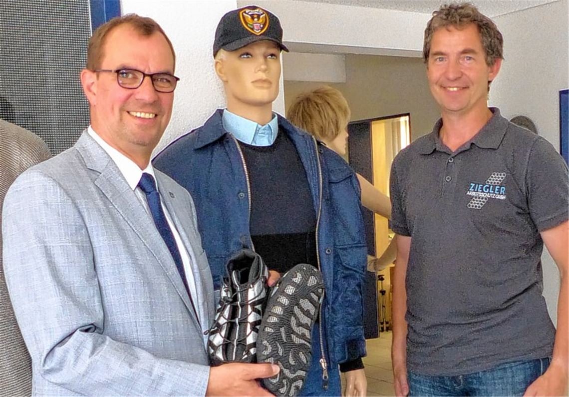 Schuhe und mehr aus Ringgeflechten