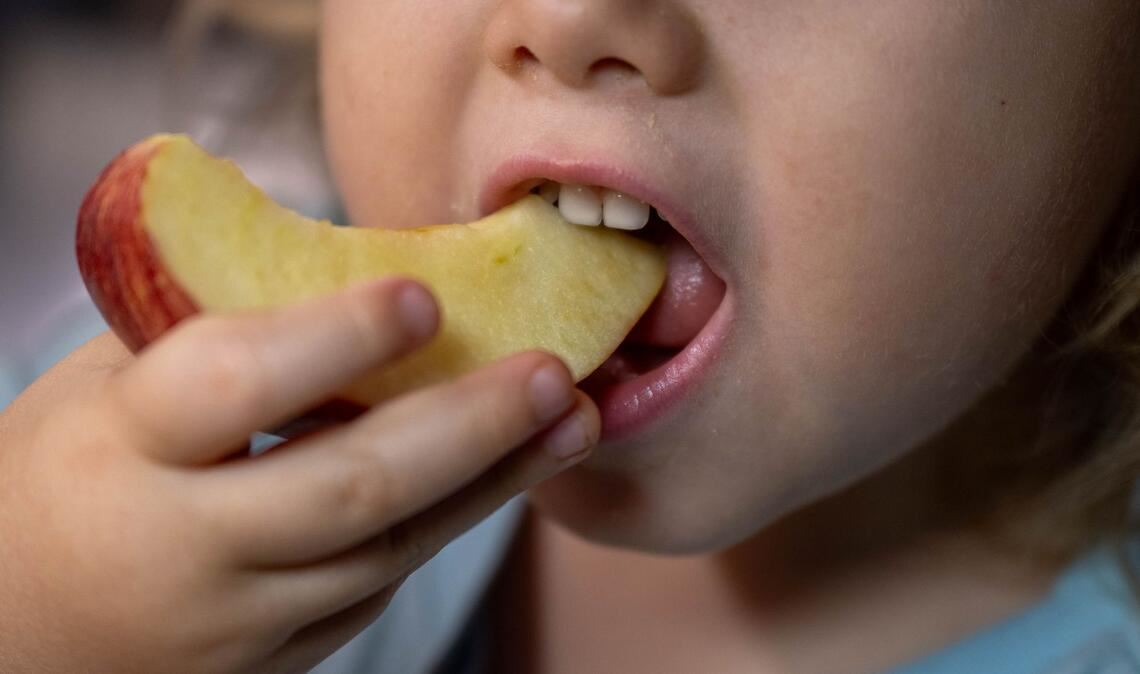 Obst wird oft durch hochverarbeitete Lebensmittel ersetzt. (Symbolbild)