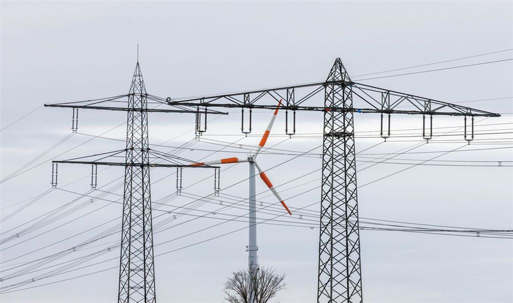 Obwohl Strom und Gas in der Grundversorgung etwas  billiger werden, verharren die Preise oft auf hohem Niveau.