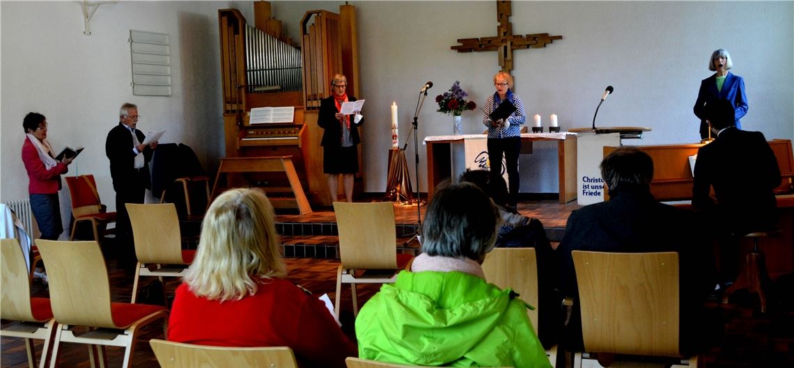 Ökumenischer Gottesdienst mit Gesang in der Christuskirche: Pastor Gerhard Bauer, Dekan Claus Schmidt und Dekan Jürgen Huber (v. li.) stehen für die Einheit der christlichen Kirchen.Stahlfeld