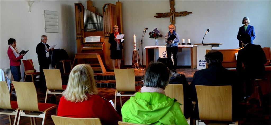 Ökumenischer Gottesdienst mit Gesang in der Christuskirche: Pastor Gerhard Bauer, Dekan Claus Schmidt und Dekan Jürgen Huber (v. li.) stehen für die Einheit der christlichen Kirchen.Stahlfeld