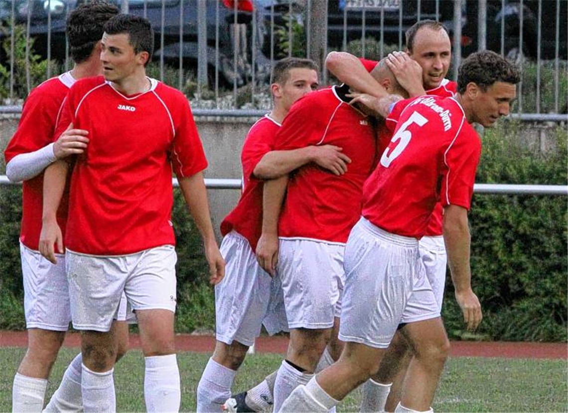 Ölbronn-Dürrn atmet nach dem 2:1 von Tim Baum in der Nachspielzeit tief durch. Foto: Eigner