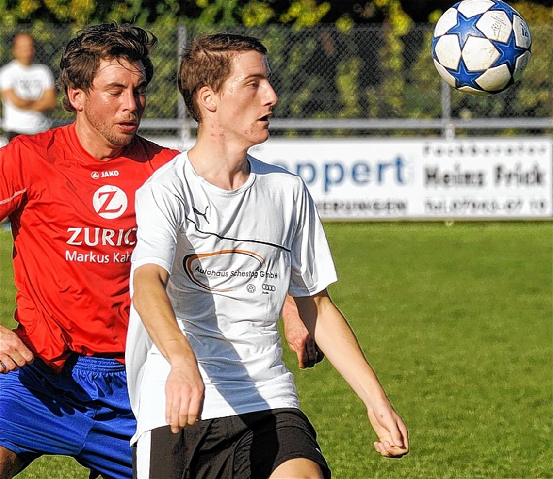 Ölbronn-Dürrn (weiße Trikots) und Ötisheim bieten ein Remis mit sechs Toren.