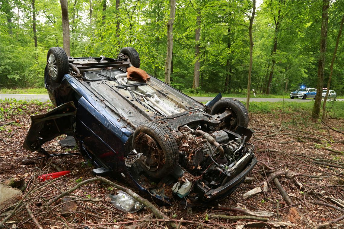 910_0008_131810_mar_Unfall_Freudenstein_Ueberschlag_1