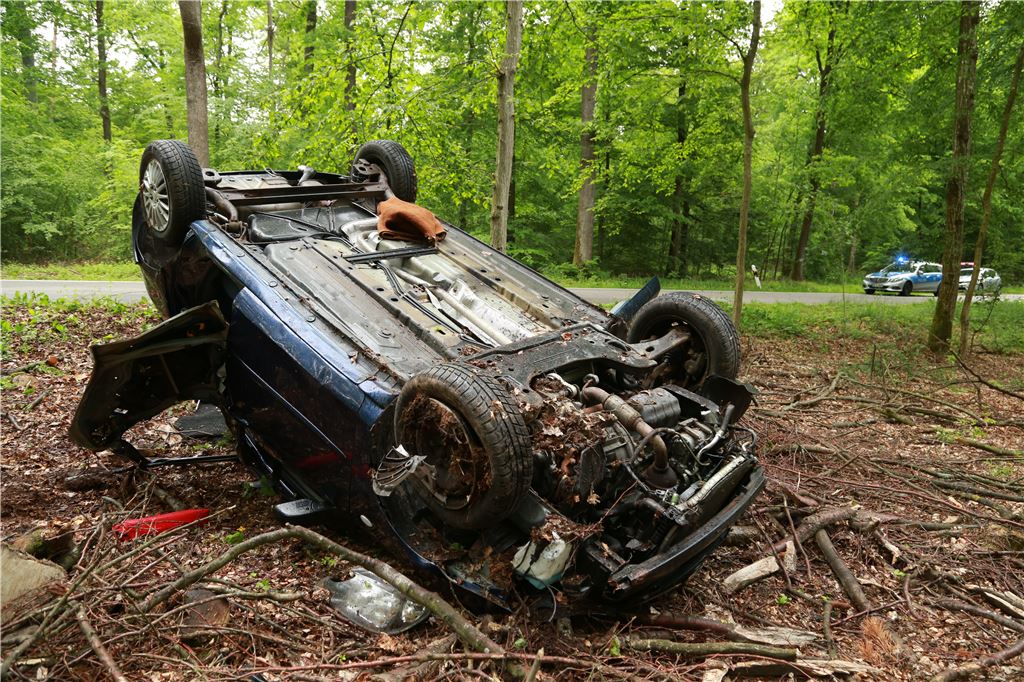 910_0008_131810_mar_Unfall_Freudenstein_Ueberschlag_1
