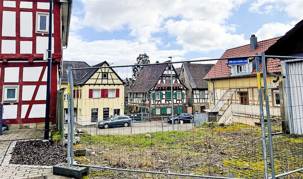 Offene Wunde im Lienzinger „Etterdorf“-Ensemble: das Grundstück an der Friedenstraße. Foto: privat