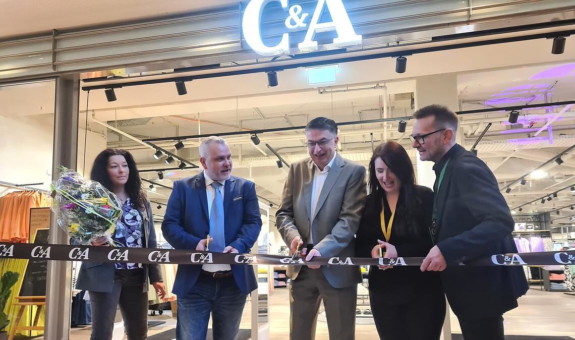 Offizieller Startschuss für die neuen C&A-Filiale in der „Schlössle Galerie“. Foto: Peche