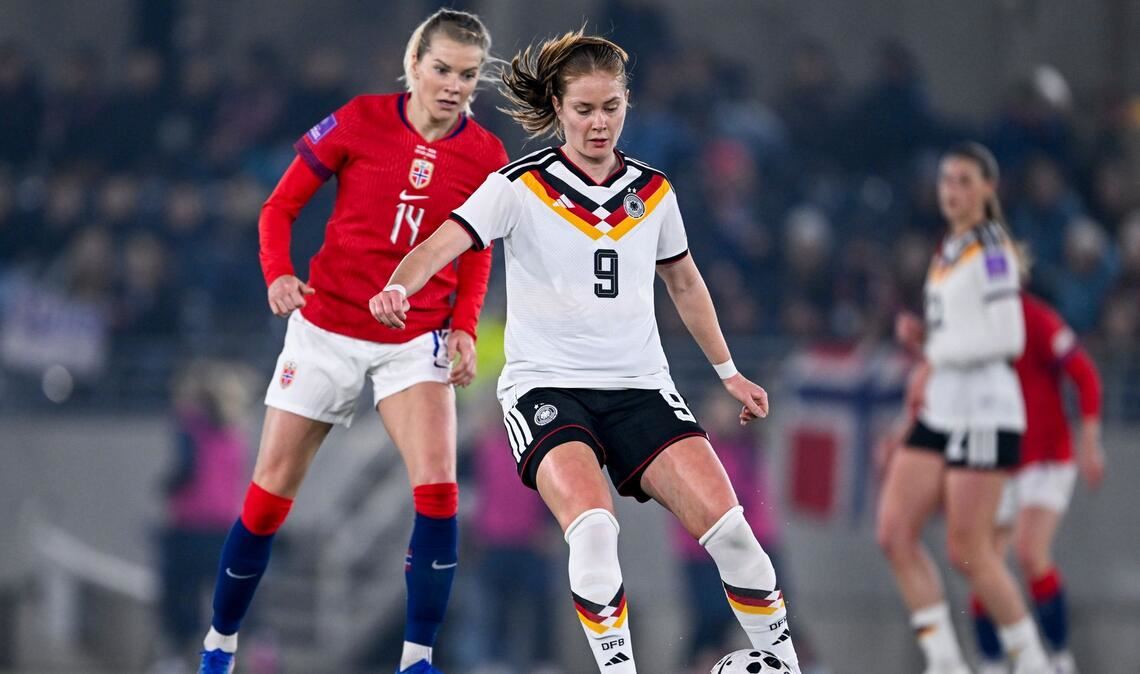 Oft einen Schritt schneller: Sjoeke Nüsken und die deutschen Fußballerinnen.