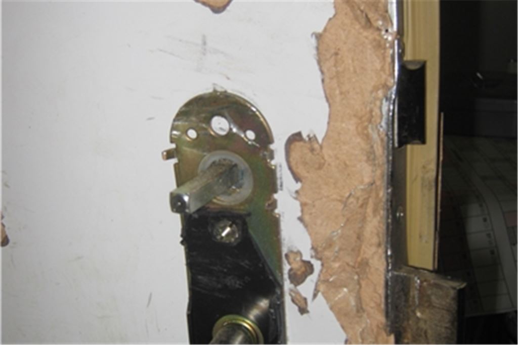 Oft wenden Einbrecher brachiale Gewalt an, um an ihr Ziel zu gelangen. Foto: Archiv