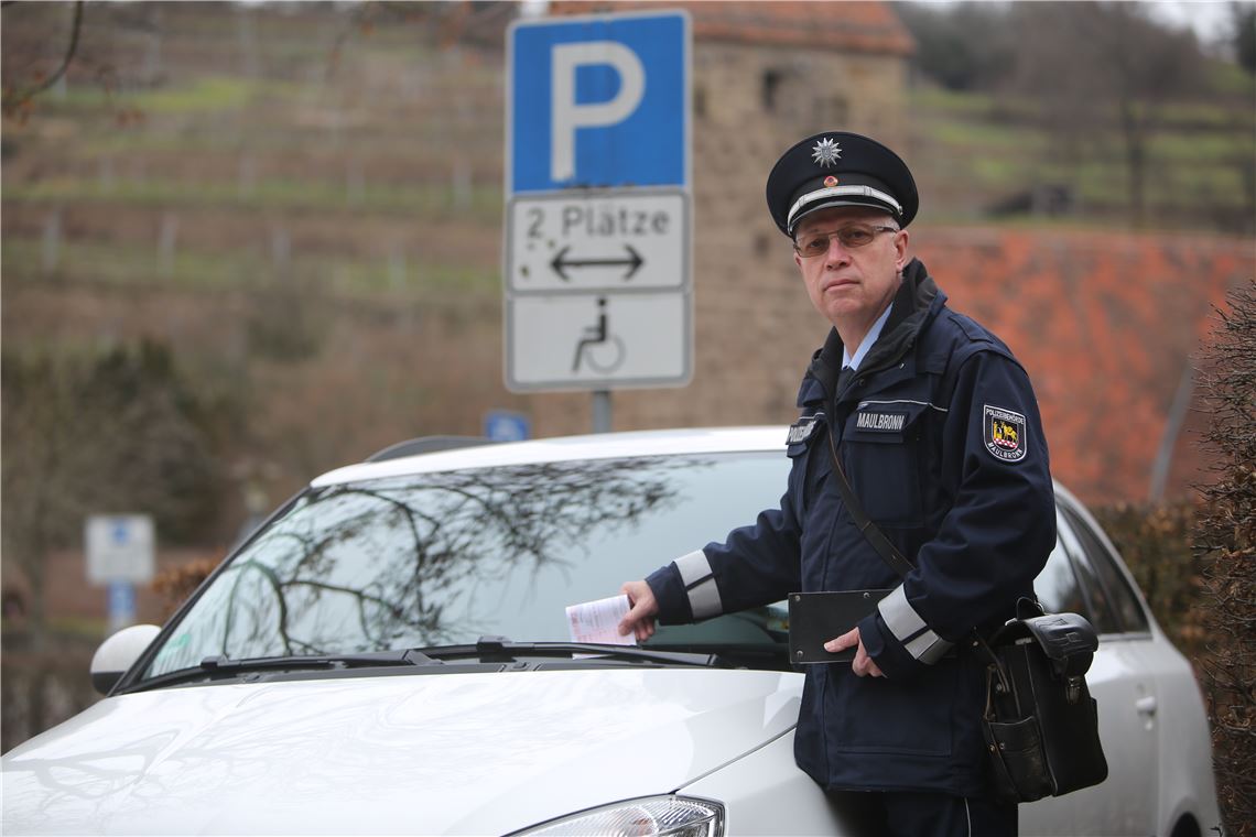 910_0008_124287_md_Knittel_Portrait_4