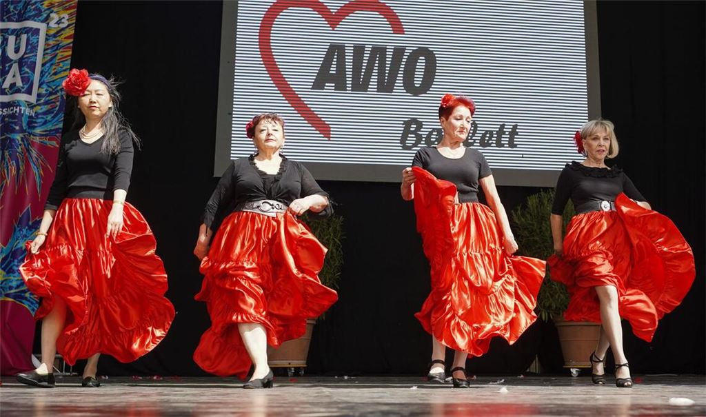 Ohne Sombrero, mit Kostümen: das Awo-Ballett.