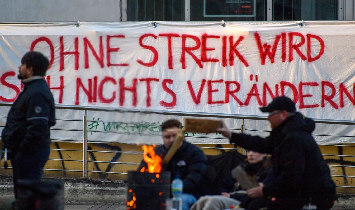 „Ohne Streik keine Veränderung“: Verdi legt Nahverkehr, wie hier in Magdeburg,  in mehreren Bundesländern lahm