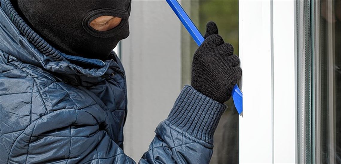 Ohne besondere technische Sicherungsmaßnahmen sind Fenster oder Terrassentüren kein großes Hindernis für geübte Einbrecher. 