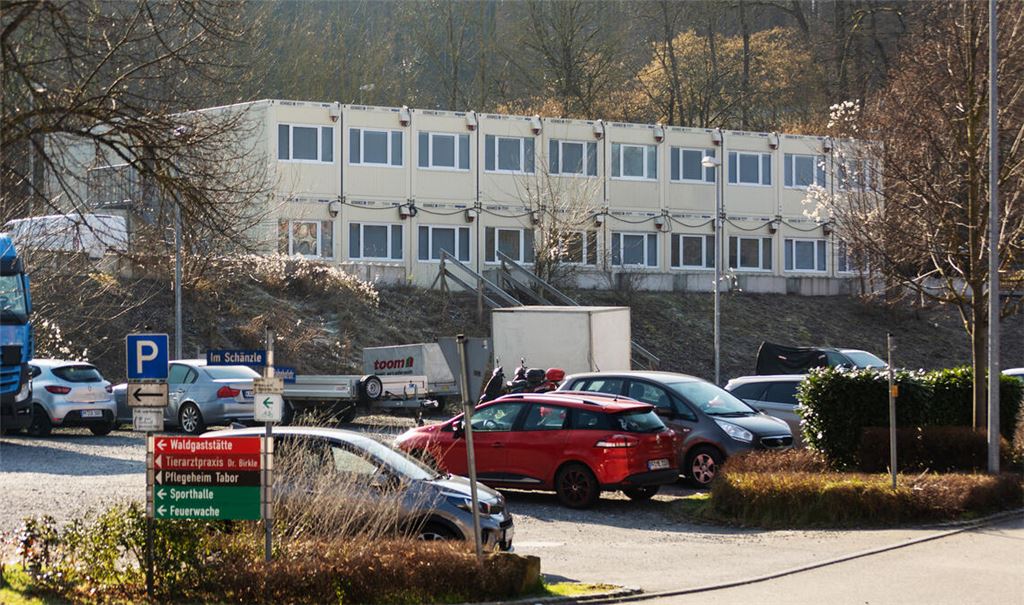 Ohne provisorische Unterkünfte wie diese hier in Maulbronn geht es nicht. Der Enzkreis steht bei der Unterbringung der Menschen weiterhin unter Druck. Foto: Archiv