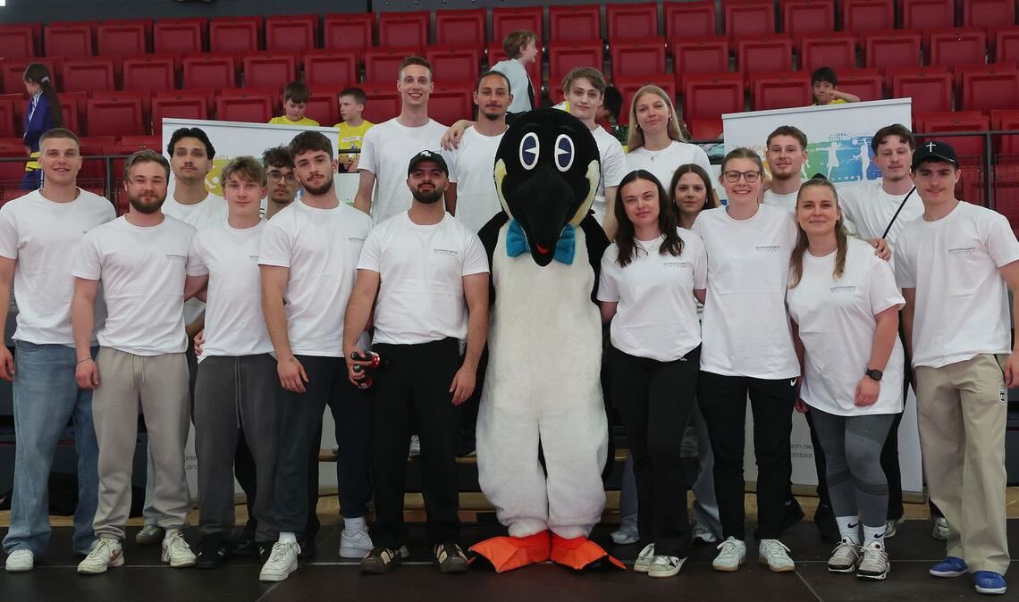 Ohne sie wäre das Schulsportevent nicht möglich: ein Teil der Helfer von der Gluckerschule aus Kornwestheim.