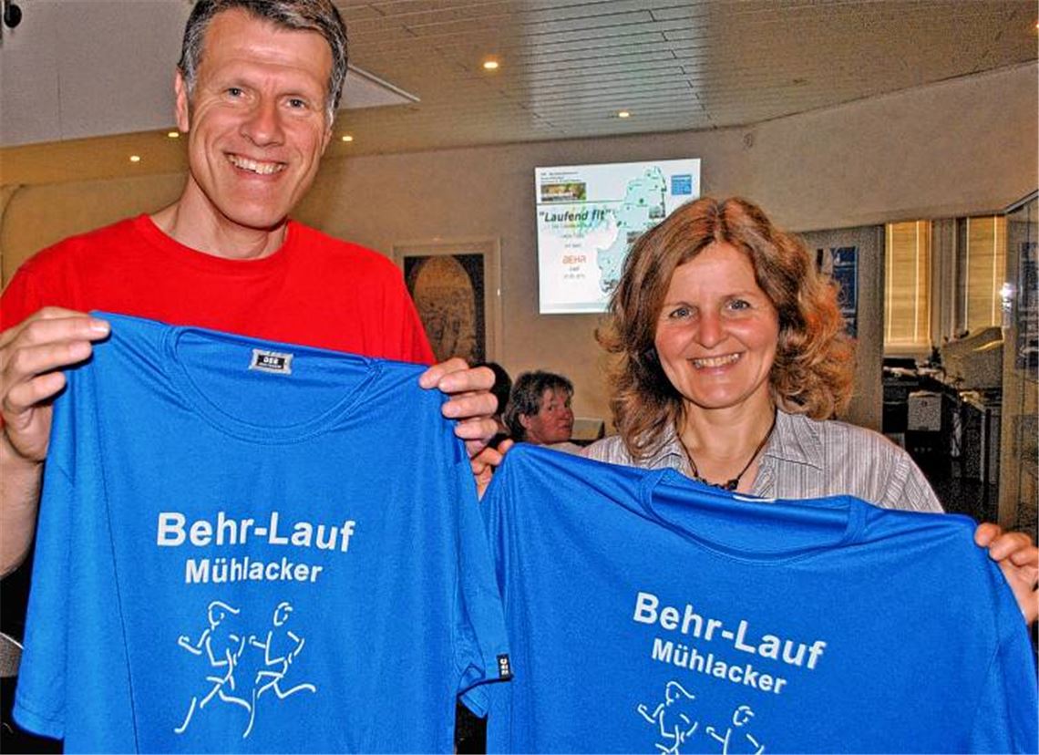 Olaf Kaps und Sabine Liefke-Wilhelm machen mit der Aktion „Laufend Fit“ Lust auf Laufen. Archivfoto: Stahlfeld
