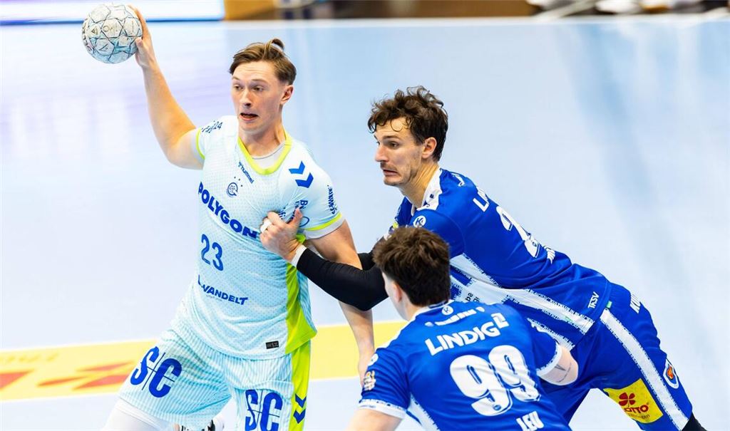 Ole Pregler (li.) vom VfL Gummersbach ist in der neuen Saison für Frisch Auf Göppingen am Ball.