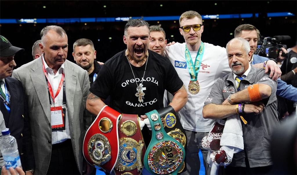 Oleksandr Usyk hält jetzt die Titel der Verbände WBA, WBO, WBC und IFB.