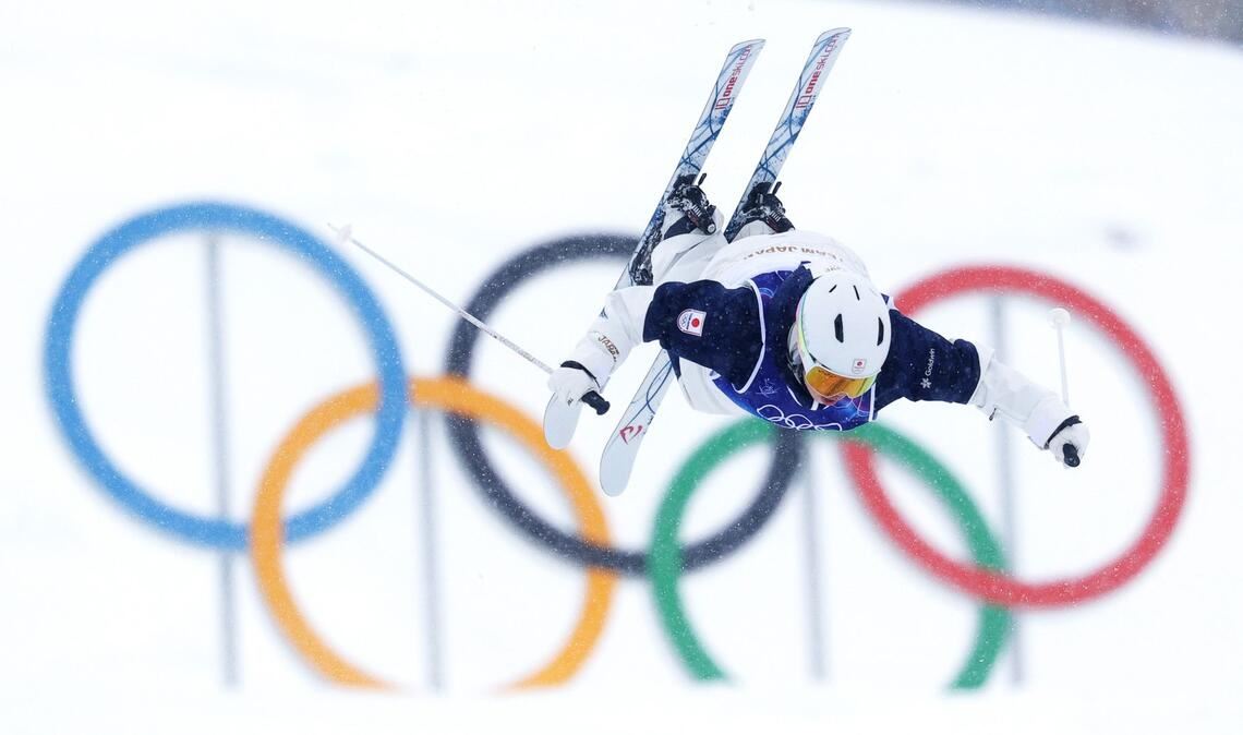 Olympia, Olympische Winterspiele Mailand Cortina 2026, Ski Freestyle, Finale, Parallel-Buckelpiste, Frauen, Hinako Tomitaka (Japan) in Aktion.