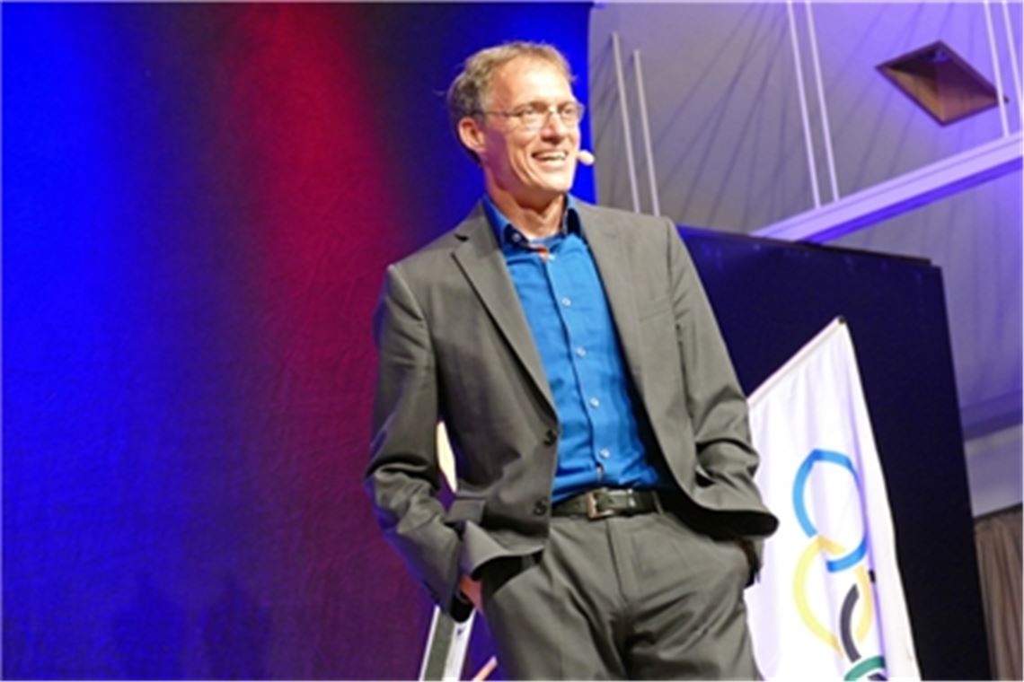 Sportevent mit Olympiasieger hilft Kindern Olympiasieger Dieter Baumann – hier 2017 bei einer Veranstaltung in Kieselbronn – ist Schirmherr des „Lauf für Kinder“. Foto: Archiv