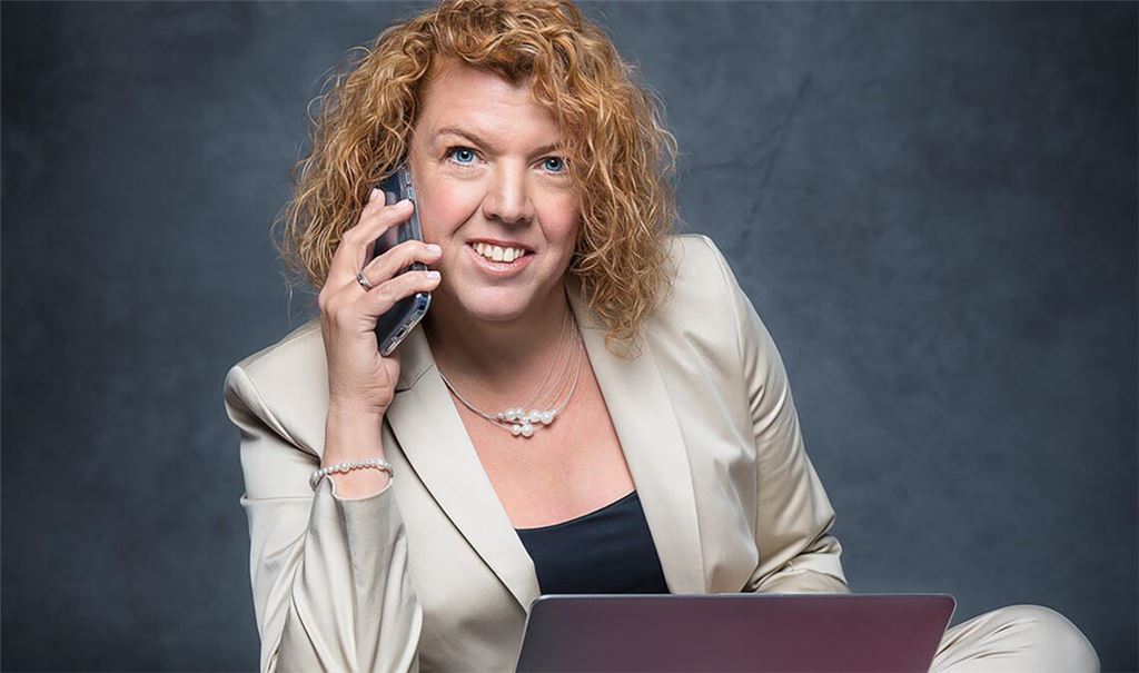 Online wie offline ist Birgit Mertens als Bürgermeisterin viel unterwegs. Sie betreibt Kanäle auf Facebook, Instagram und TikTok, pflegt zusätzlich den Facebook-Auftritt der Gemeinde. Jetzt will sie Oberbürgermeisterin in Leinfelden-Echterdingen werden. Foto: privat