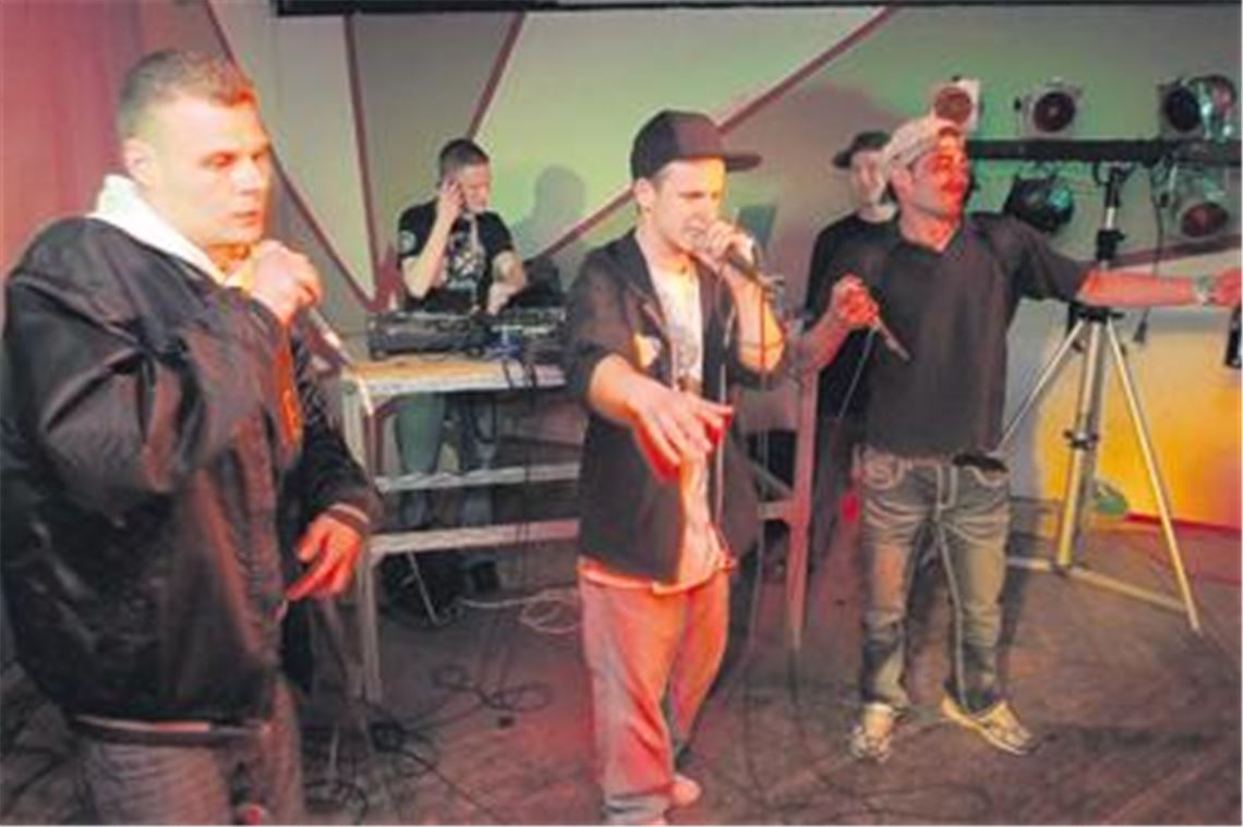 Open Mic im Jugendhaus: Jeder kann zum Mikrofon greifen.
 Foto: Fotomoment