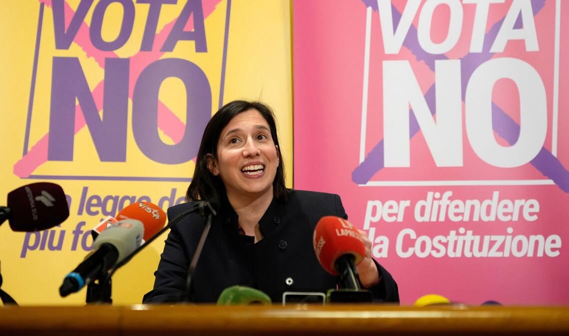 Oppositionsführerin Elly Schlein freut sich über den Erfolg.