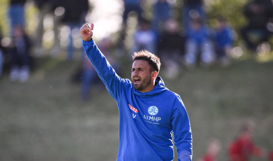 Optimaler Einstand: Coach Kerem Arslan.