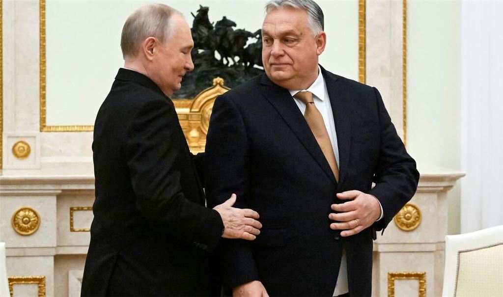 Orban pflegt trotz des russischen Angriffskrieges enge Kontakte zu Kremlchef Wladimir Putin. (Archivbild)