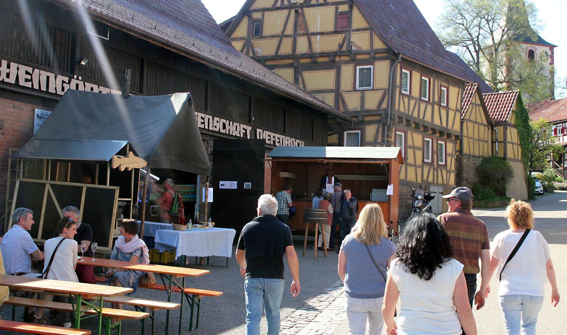 Organisatorin Annette Häußermann freut sich nach zwei Jahren Pandemie-Pause auf den Neustart in der „GenussScheune“ am 5. Mai.