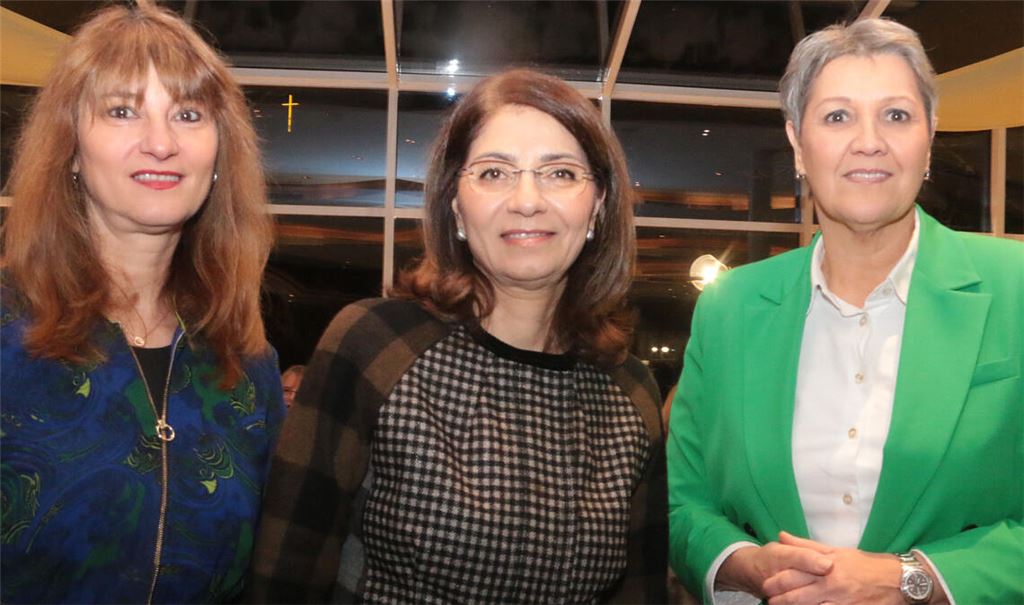 Organisatorin Oana Krichbaum (v.li.) mit Referentin Afsaneh Soruri und Petra Wißmann, der Vorsitzenden der Frauen-Union Enzkreis Pforzheim. Foto: Wacker
