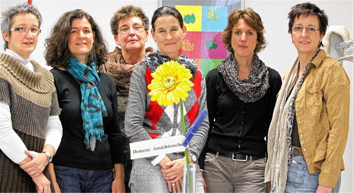 Organisieren die Kampagne „Demenz - Ansichtssache“ (v. li.): Marion Aichele (DRK-Seniorenzentrum/Freiwilligenagentur), Sylke Kopp, Elke Fundinger, Ines Stuber, Melanie Rentschler (alle consilio) und Alexandra Rapp (Seniorenzentrum St. Franziskus/Mehrgenerationenhaus). Foto: Goertz