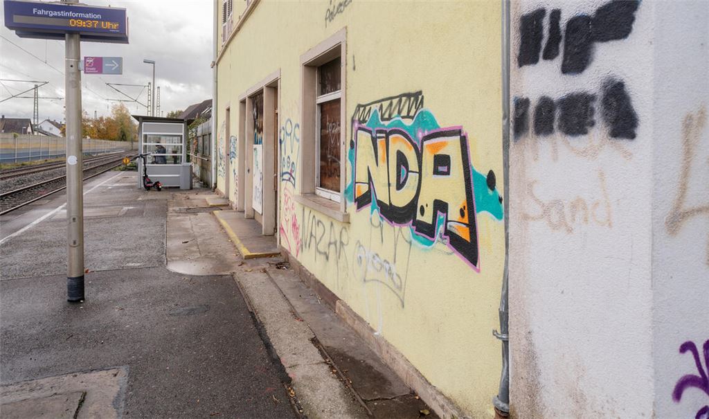 Ort des Geschehens: der Enzberger Bahnhof.Foto: Fotomoment