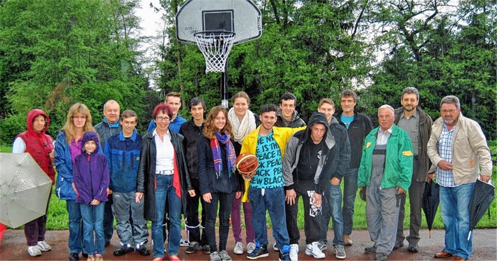 Ortschaftsrat spendet Basketballkorb