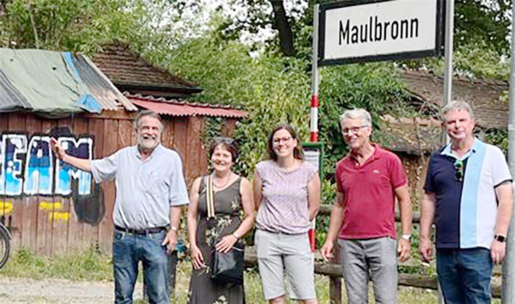 Ortstermin: Vertreter des SPD-Ortsvereins und der Kreistagsfraktion sprechen sich für eine Reaktivierung der Trasse von Maulbronn-West nach Maulbronn aus. Foto: privat