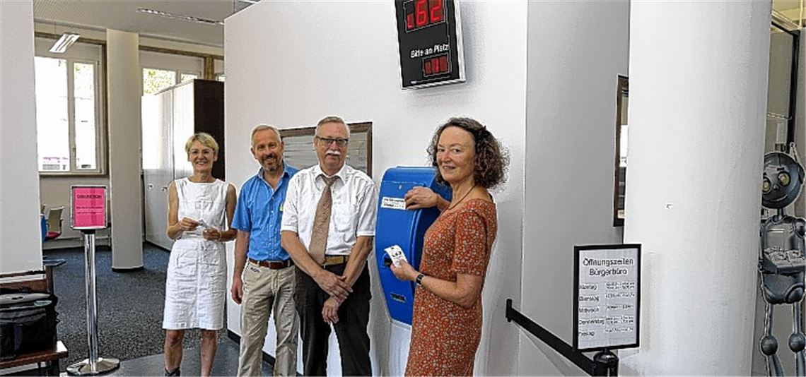 Kirchenbänke für Kunden des Finanzamts