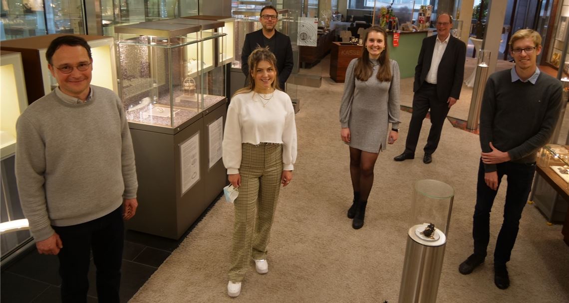 Ortwin Thyssen, Clara Löwe, Michael Kiefer, Steffi Stahl, Stephan Scholl und Manuel Meyer (v.li.) freuen sich auf möglichst viele Besucher in der Galerie.Friedrich