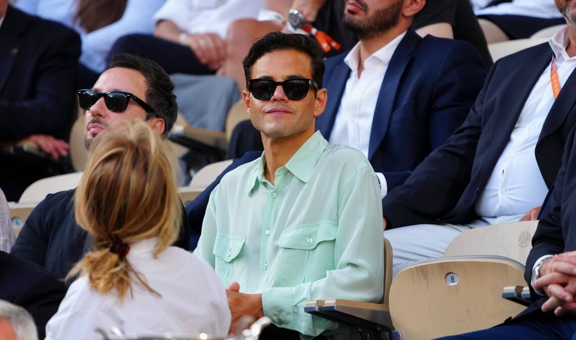 Oscarpreisträger Rami Malek verfolgt das Finale der French Open im Stadion von Roland Garros.