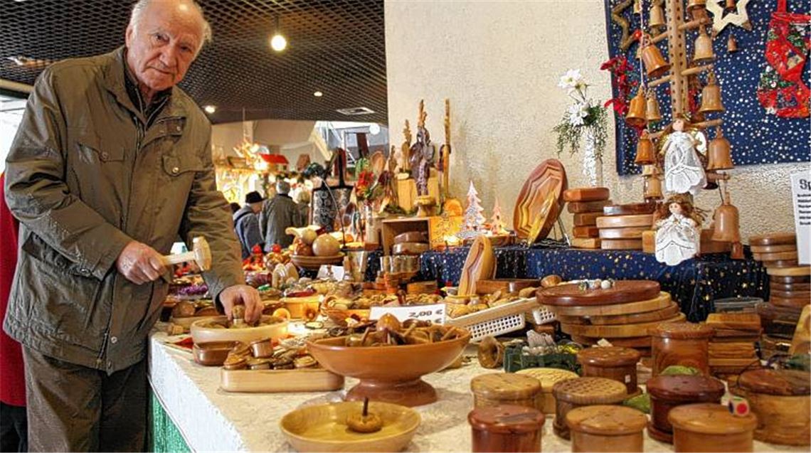 Oskar Unger gehört mit seinen Holzarbeiten zu den Anbietern beim Kunsthandwerkermarkt.