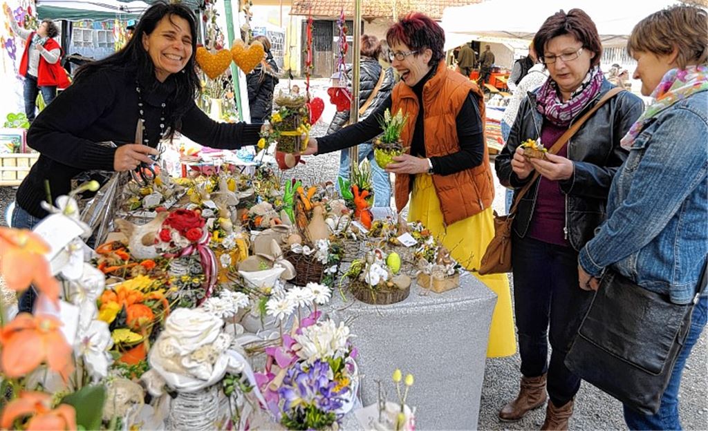 Ostergestecke und eine freundliche Beratung gibt es bei Ausstellerin Sonja Kasper aus Hohenklingen.