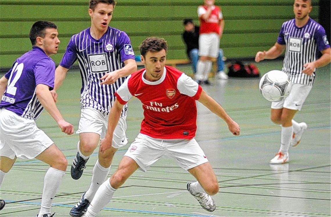 Packendes Finale zwischen der U19 des FC Nöttingen (in Violett) und der Sbornaja.  Foto: Fotomoment