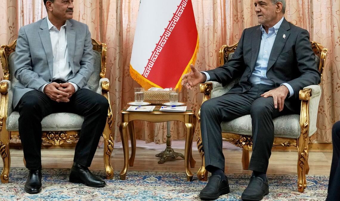 Pakistans Armeechef Asim Munir traf unter anderem Irans Präsidenten Massud Peseschkian in Teheran, danach sprach Islamabad von sehr produktiven Treffen.