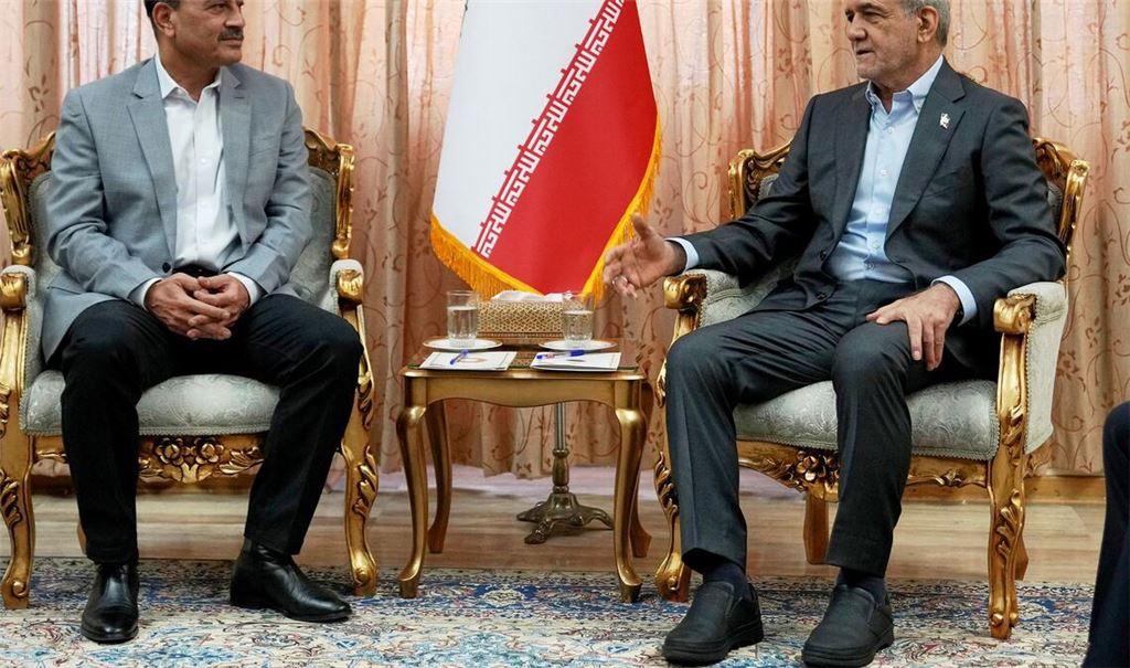 Pakistans Armeechef Asim Munir traf unter anderem Irans Präsidenten Massud Peseschkian in Teheran, danach sprach Islamabad von sehr produktiven Treffen.