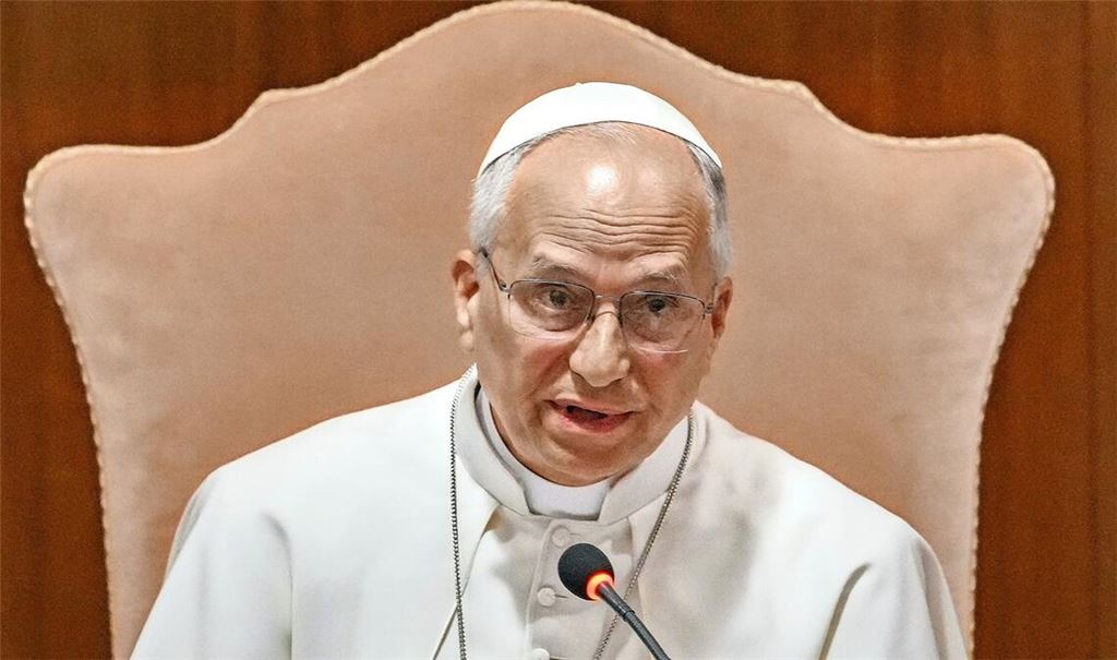 Papst Leo XIV. stellt im Vatikan  seine erste Enzyklika mit dem Titel „Magnifica Humanitas“ (Großartige Menschheit) vor. Darin warnt das Oberhaupt der Katholiken vor den Gefahren für das menschliche Zusammenleben durch KI.