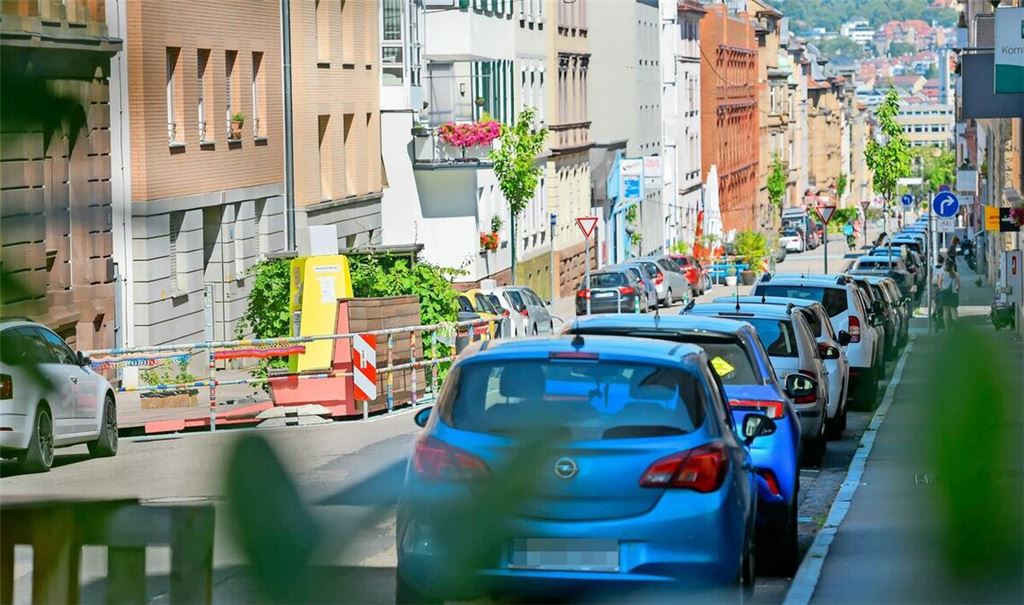 Parkplätze sind in Stuttgart rar. 2027 sollen sie auch für Anwohner teurer werden.
