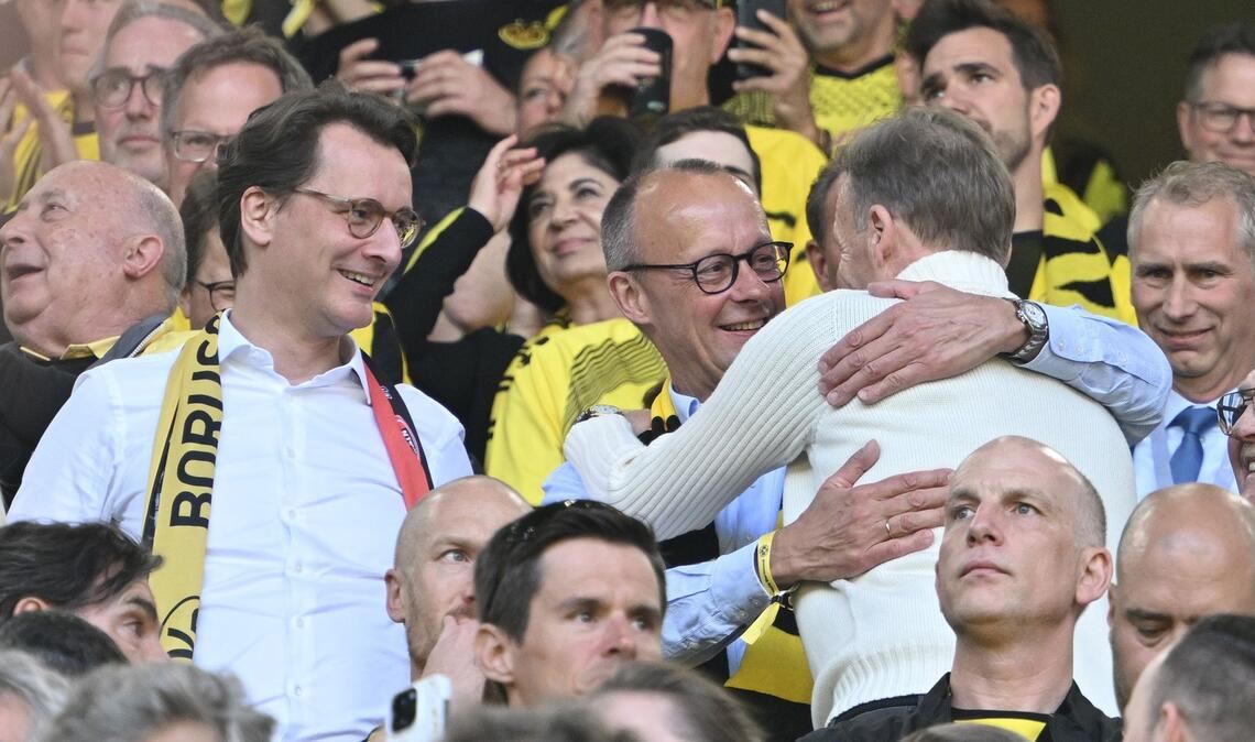 Partei- und BVB-Freunde: Friedrich Merz (Mitte) und Hans-Joachim Watzke (Archivfoto).