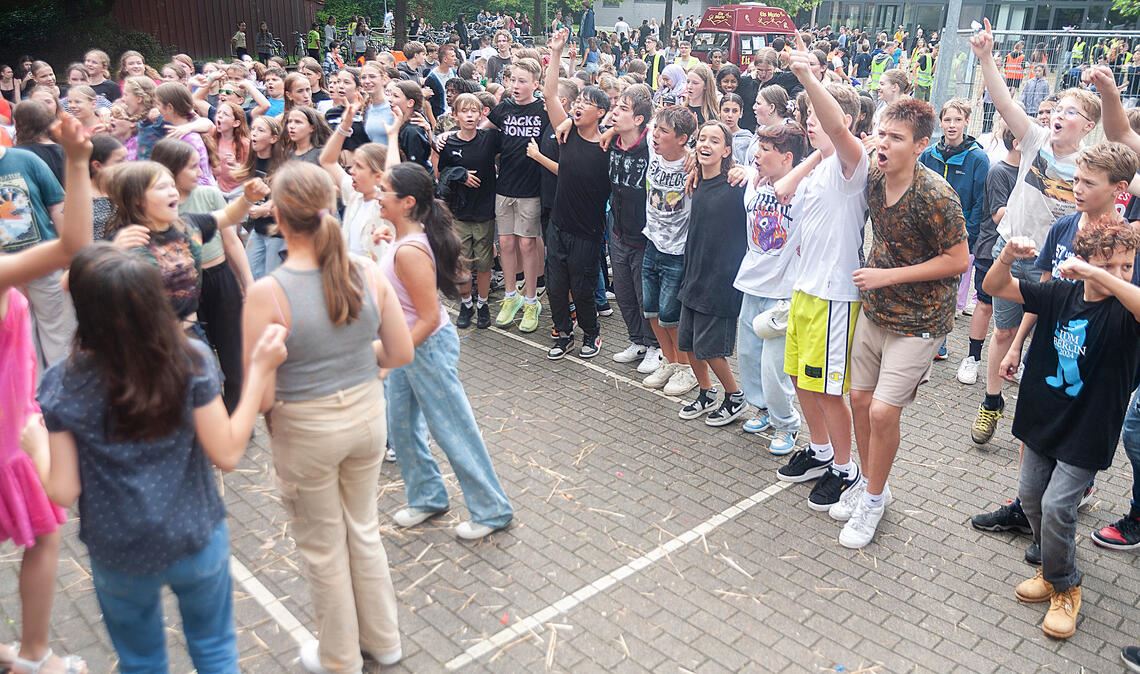Party statt Schule wegen des Abi-Streichs am THG in Mühlacker. Foto: Fotomoment