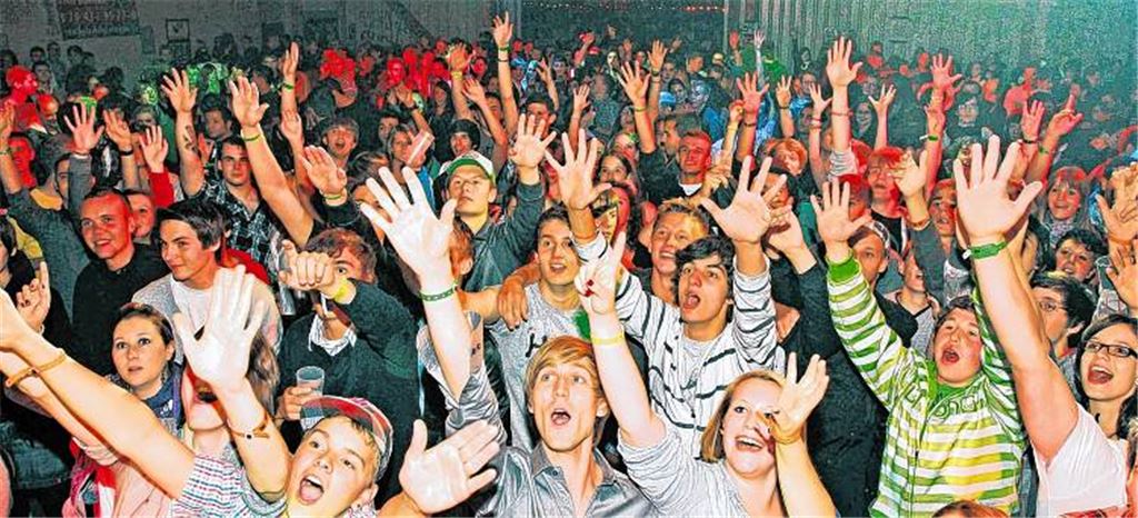 Partyspaß für Tausende von jungen Besuchern: Am 16. Juni geht das Fest 20zehn in die dritte Runde – allerdings nicht in der Ziegelei, sondern im Gewerbegebiet in Enzberg.Archivfoto: Tilo Keller