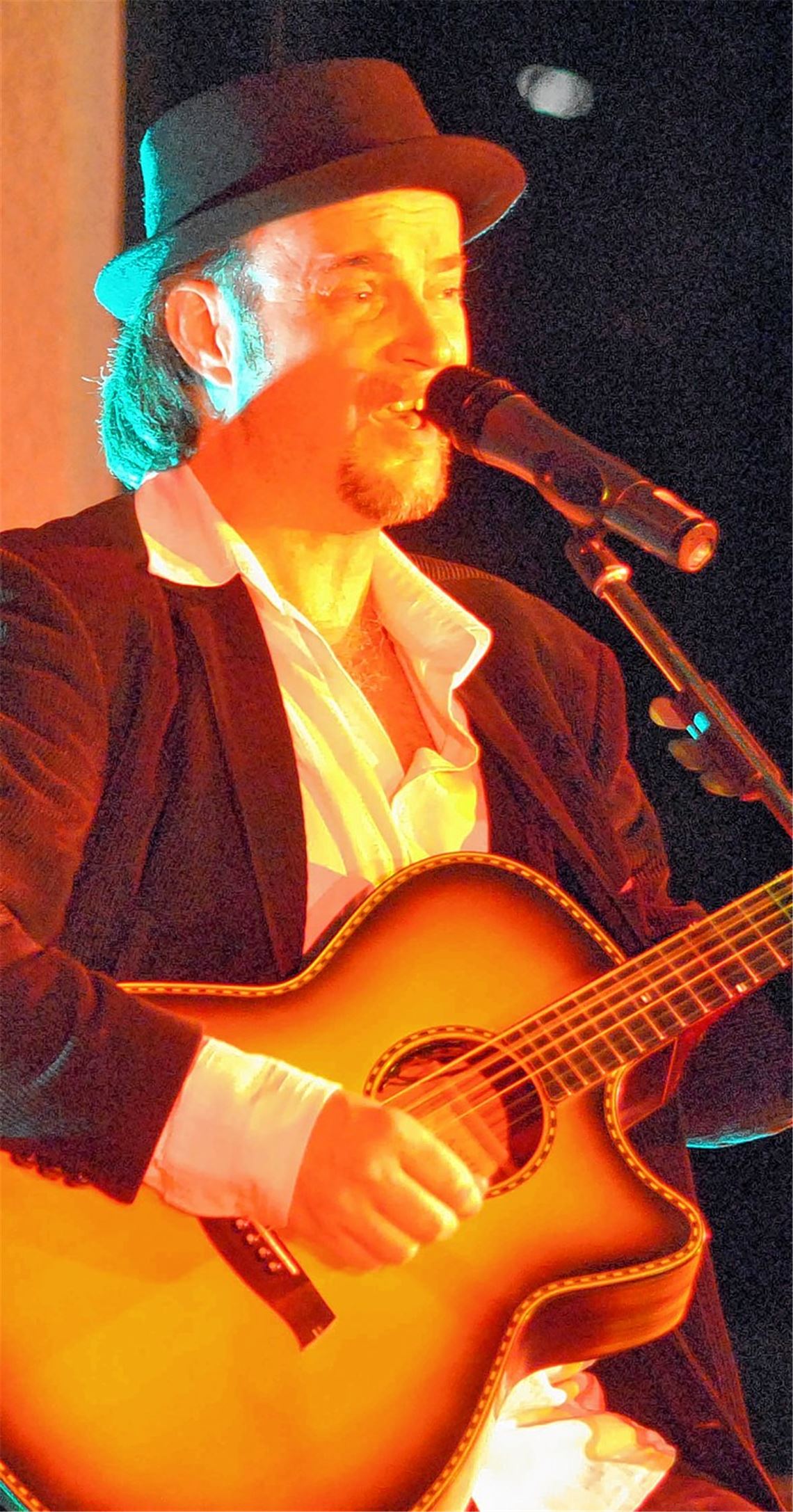 Pat Fritz beim Mühlacker Bluesfrühling.